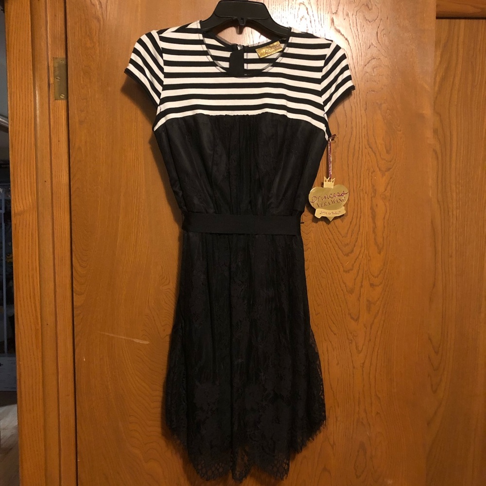 Princess Vera Wang short sleeve black and white striped t-shirt lace dress NWT 3